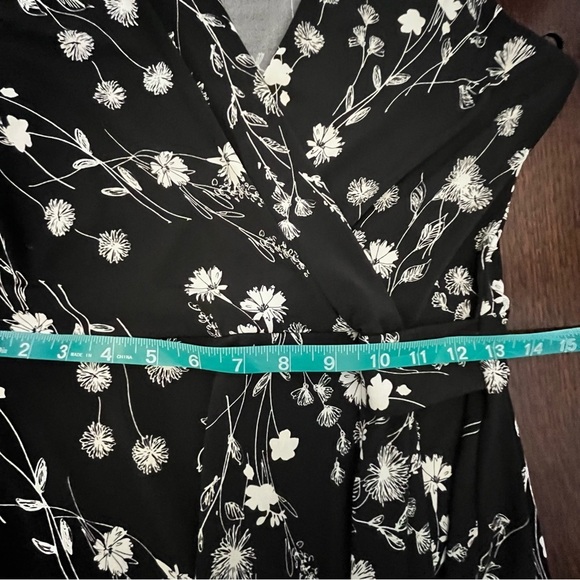 NWOT Hail3y:23 Womens Dress Size M Floral  Pullover Sleeveless Faux Wrap V-Neck - Picture 5 of 8
